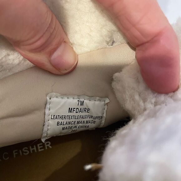 Woman’s Marc Fisher MFDAIRE Brown with faux fur sneaker boots Size 7M - Picture 7 of 7